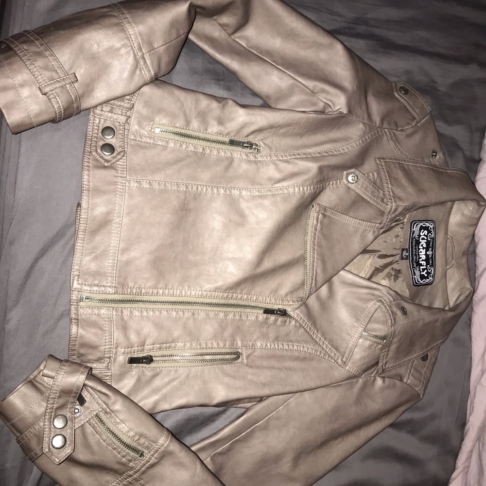 Stylish Leather jacket with zippers